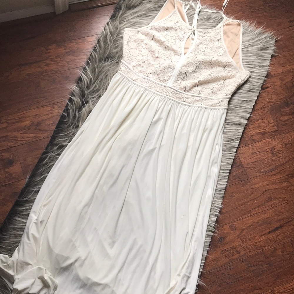 David’s Bridal Lace Keyhole tie back halter dress
